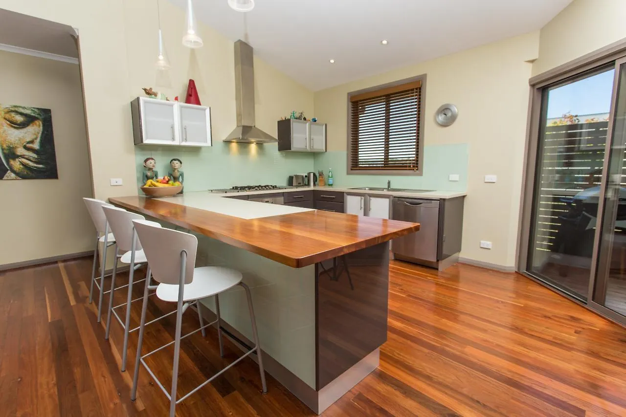 Apartment Tura Beachhouse In Dolphin Cove