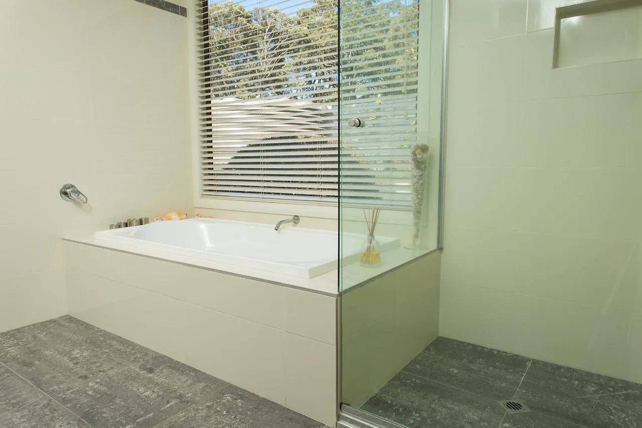Apartment Tura Beachhouse In Dolphin Cove Australia