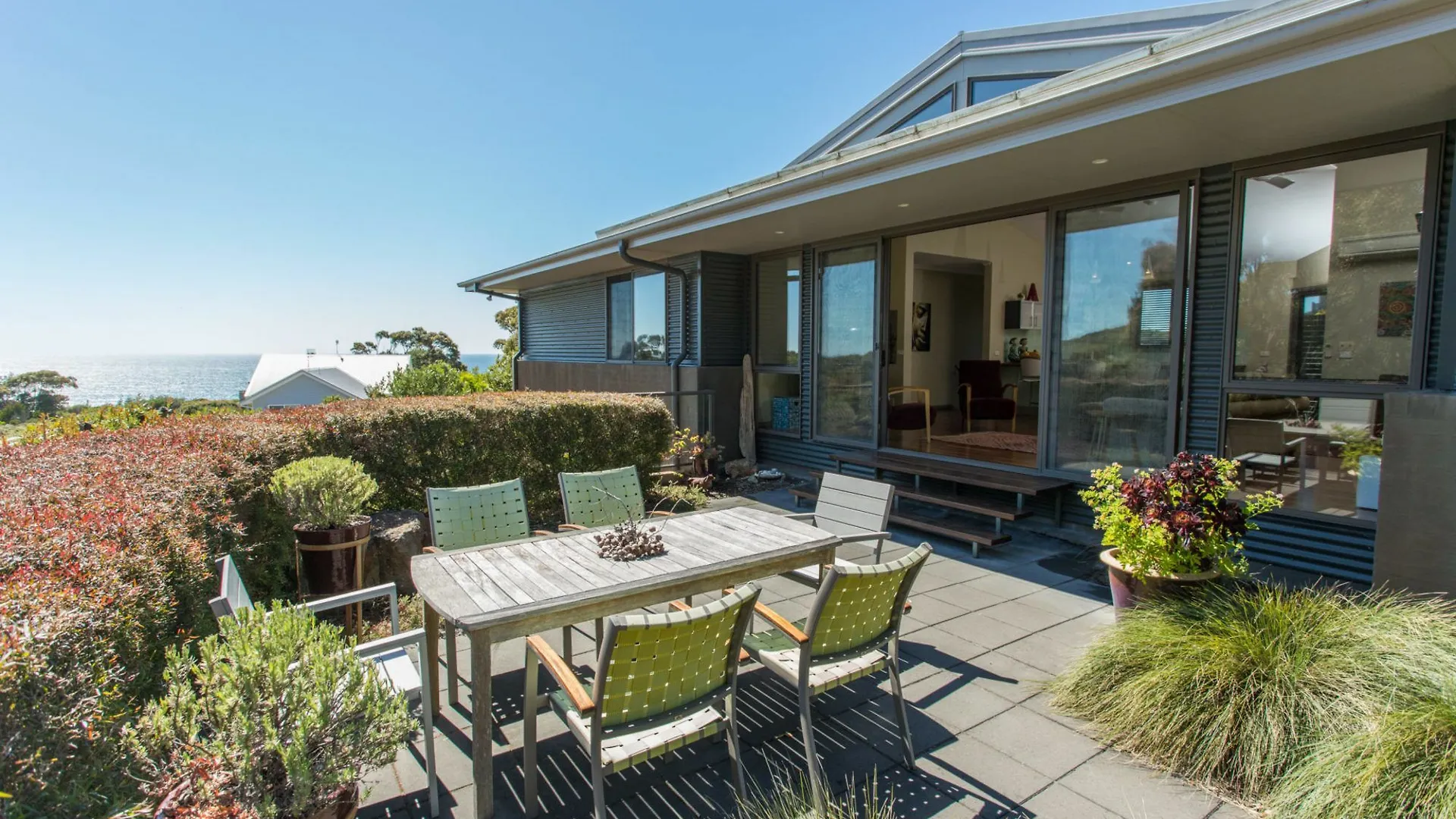 Tura Beachhouse In Dolphin Cove Apartment